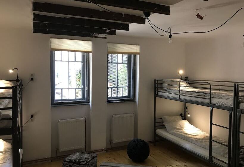 공동 객실, Passpartout Hostel