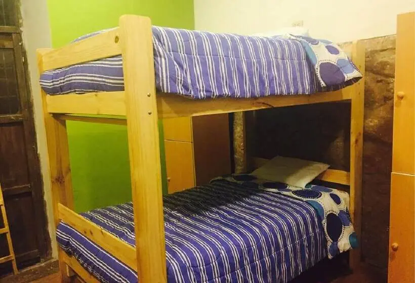 ルームシェアのワンベッド, Blacky Hostel And Apartments