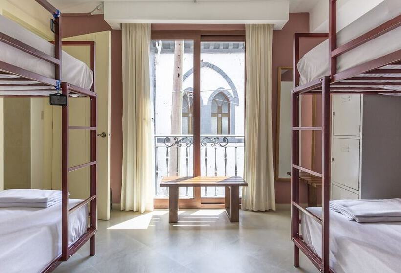 מיטה בחדר משותף, Socialtel Baños   Formerly Selina Baños