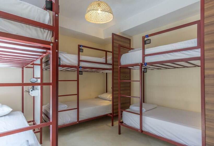 מיטה בחדר משותף, Socialtel Baños   Formerly Selina Baños