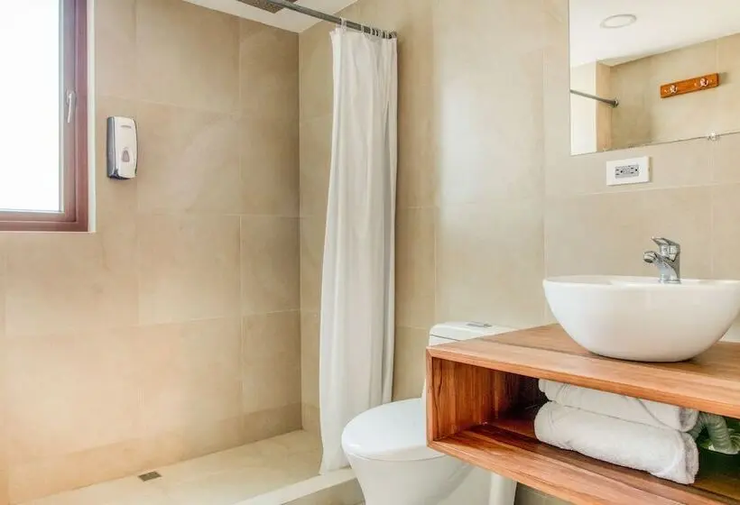 ルームシェアのワンベッド, Socialtel Baños Formerly Selina Baños