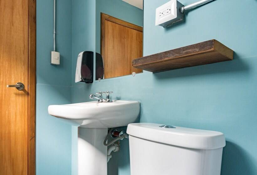 غرفة أساسية حمام مشترك, Socialtel Baños   Formerly Selina Baños