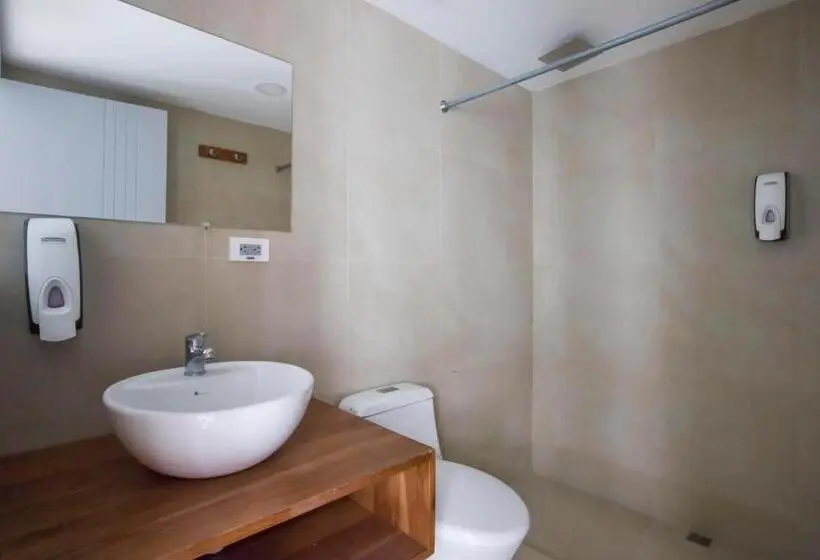 ルームシェアのワンベッド, Socialtel Baños Formerly Selina Baños