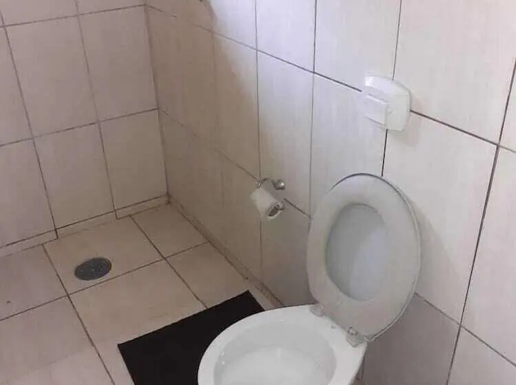 Standard Kolmen Hengen Huone, Shalon