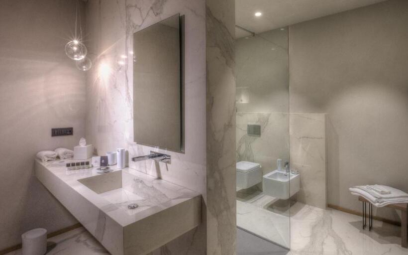 סוויטה, The Cube