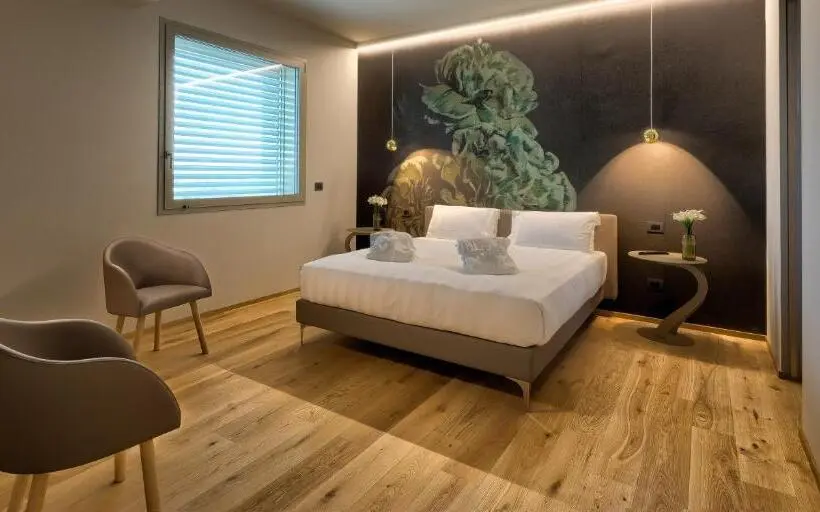 Suite, The Cube