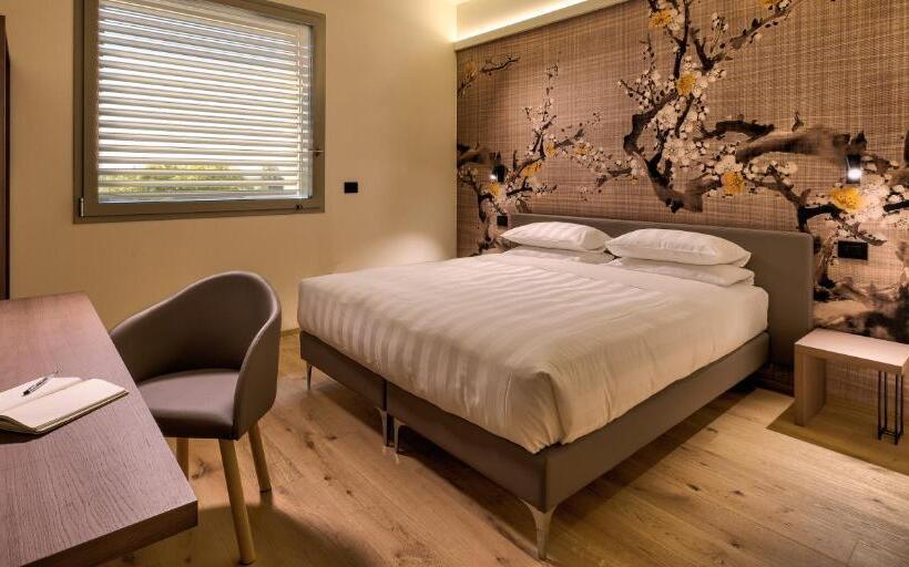 חדר סטנדרט, The Cube