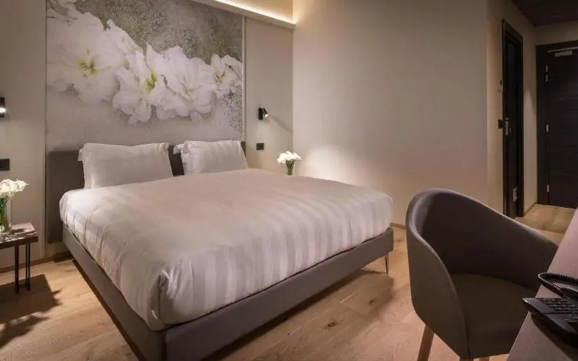 Superior Zimmer Kingsize Bett, The Cube