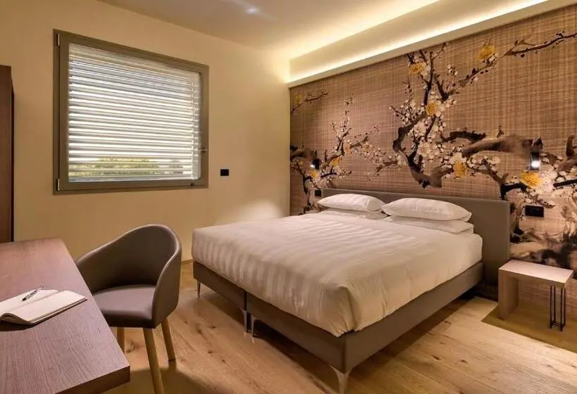 Superior Zimmer Kingsize Bett, The Cube