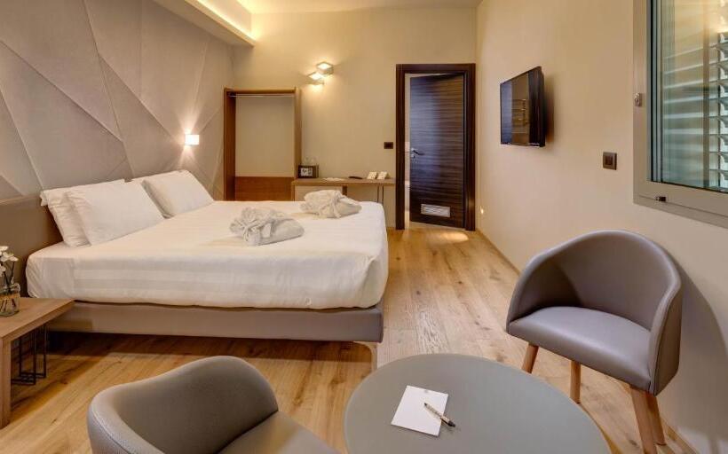 סוויטת ג'וניור, The Cube