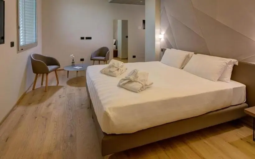 Junior Suite, The Cube