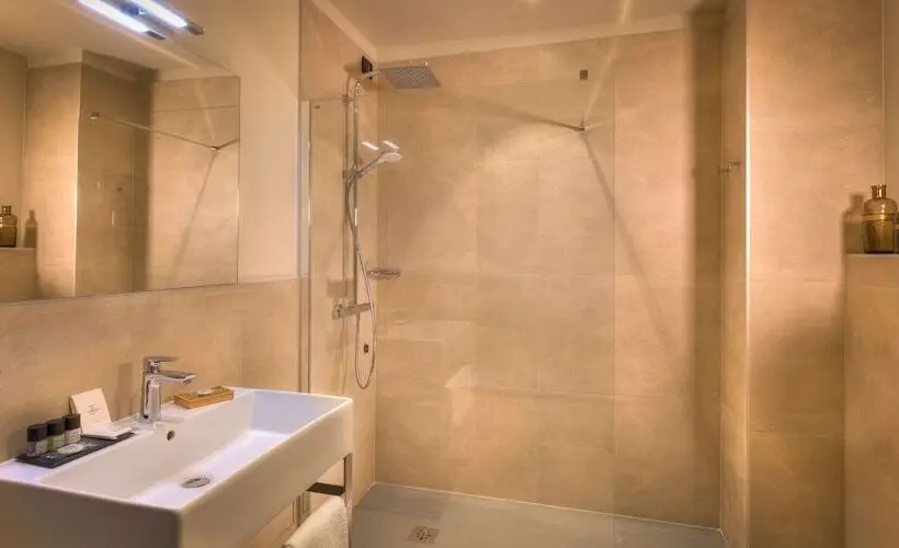 Junior Suite, The Cube