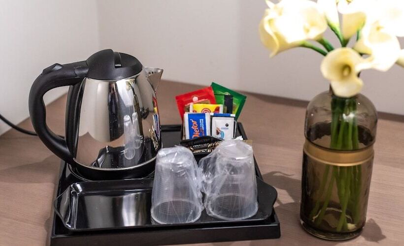 סוויטת ג'וניור, The Cube