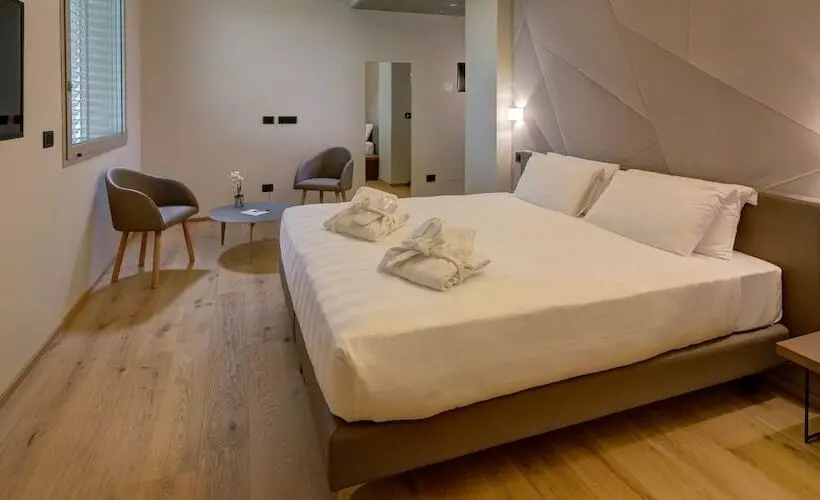 Junior Suite, The Cube