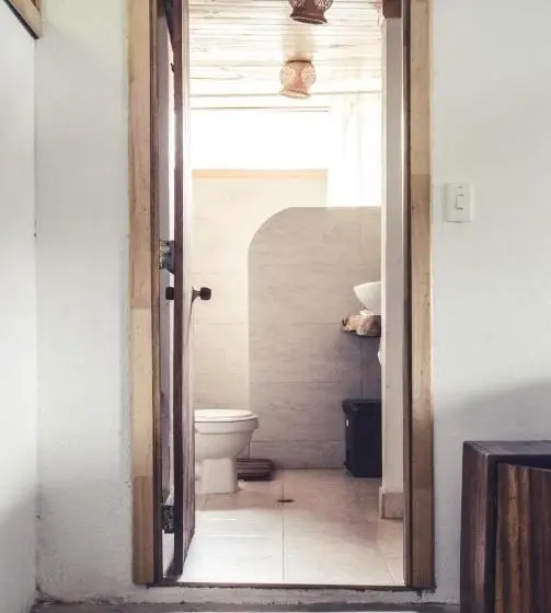 ルームシェアのワンベッド, Masaya Casas Viejas