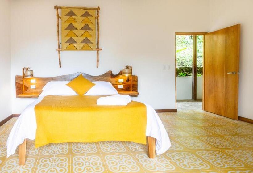 Номер Superior, Masaya Casas Viejas