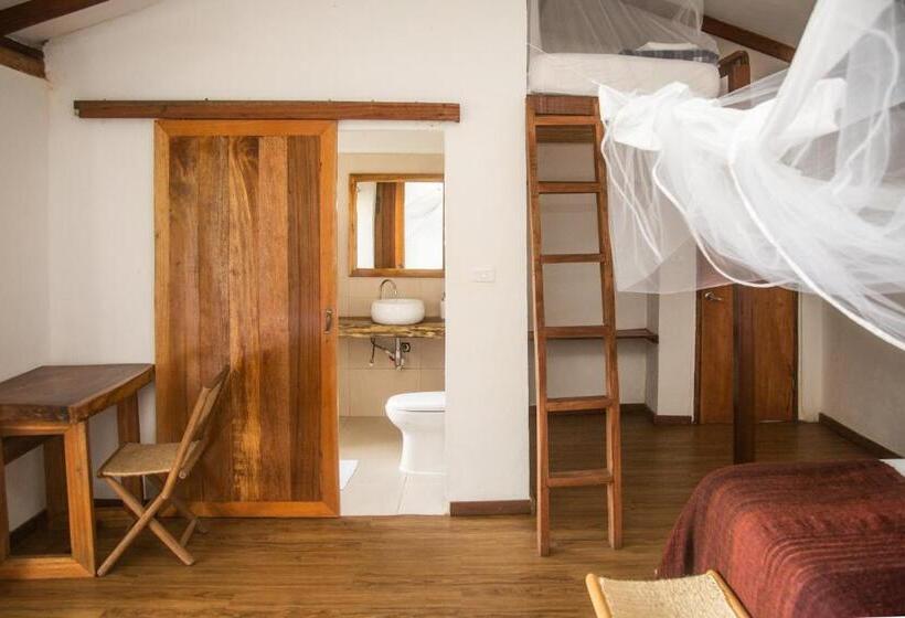 Семейный Номер, Masaya Casas Viejas