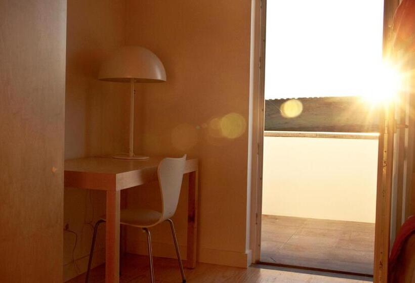 اتاق استاندارد با سرویس بهداشتی مشترک, Azores Youth Hostels Santa Maria