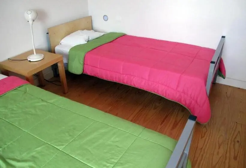 اتاق استاندارد سه نفره, Azores Youth Hostels Santa Maria