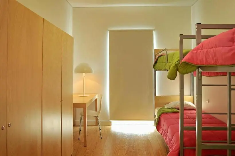 تختخواب در اتاق مشترک, Azores Youth Hostels Santa Maria