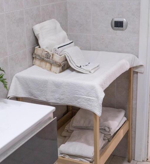 スタンダード4人部屋, Emotions