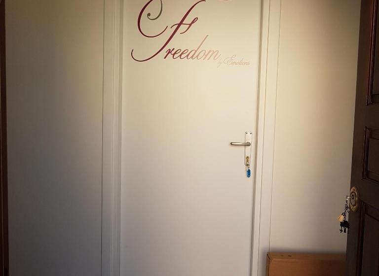 スタンダード4人部屋, Emotions