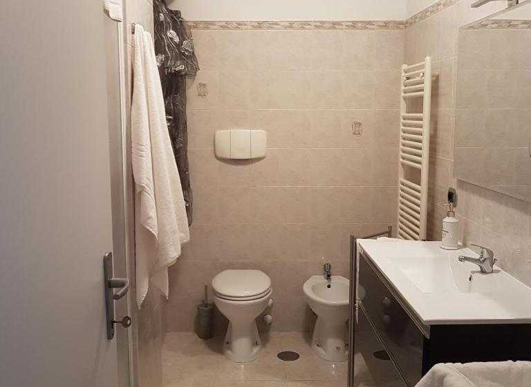 スタンダード4人部屋, Emotions