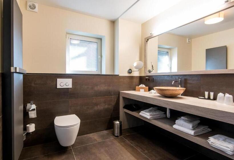 Полулюкс, Koru Hôtel & Private Wellness