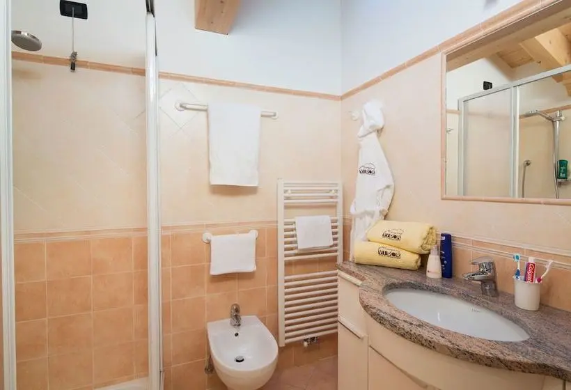 اتاق استاندارد سه نفره, Vidor Resort