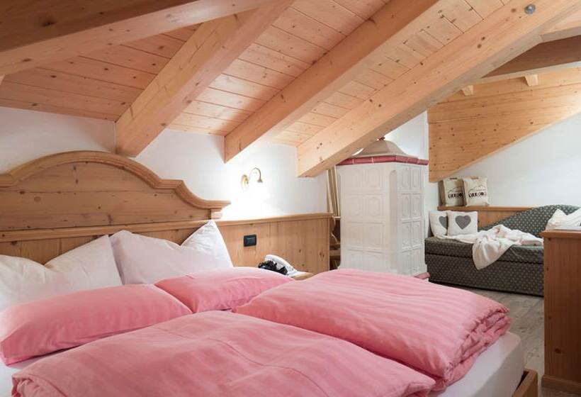 标准三人间, Vidor Resort