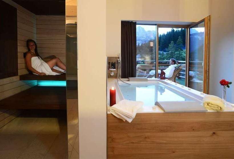 带按摩浴盆的套房, Vidor Resort