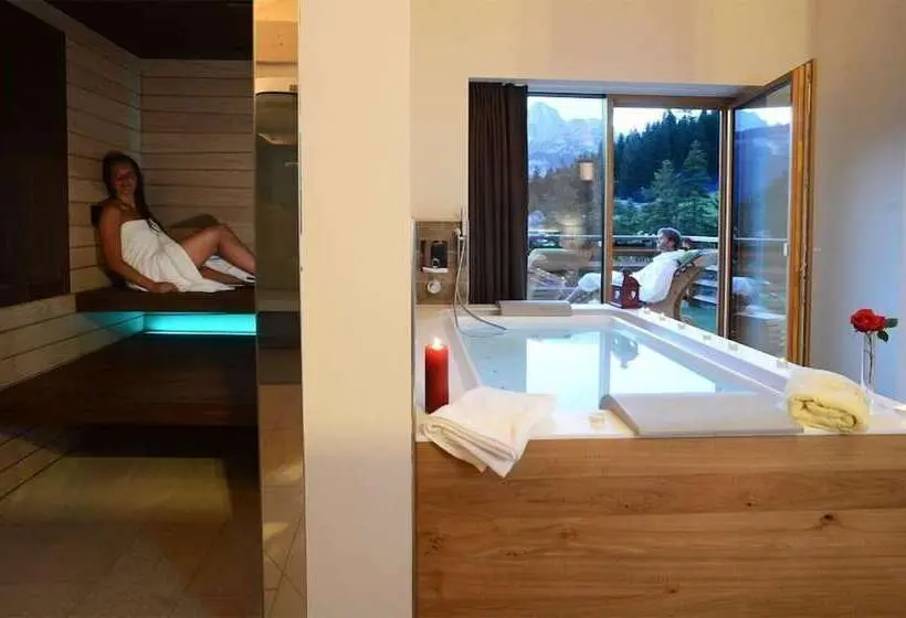 سوئیت با وان آب گرم, Vidor Resort