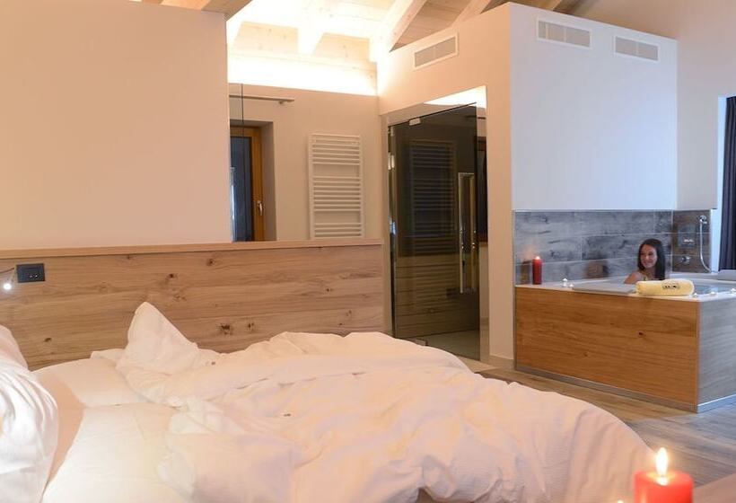 带按摩浴盆的套房, Vidor Resort