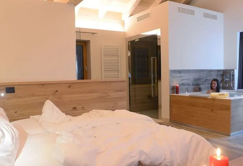 سوئیت با وان آب گرم, Vidor Resort