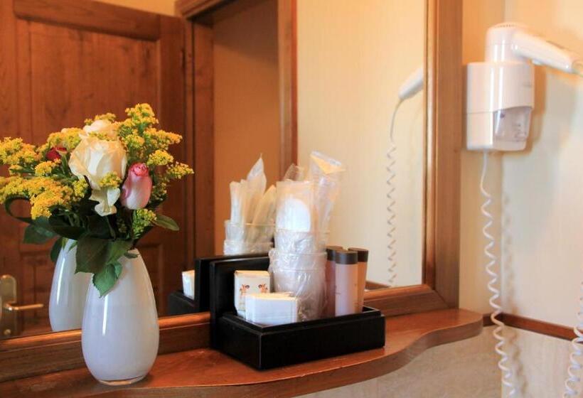 غرفة قياسية ثلاثية, & Ristorante Degli Angeli