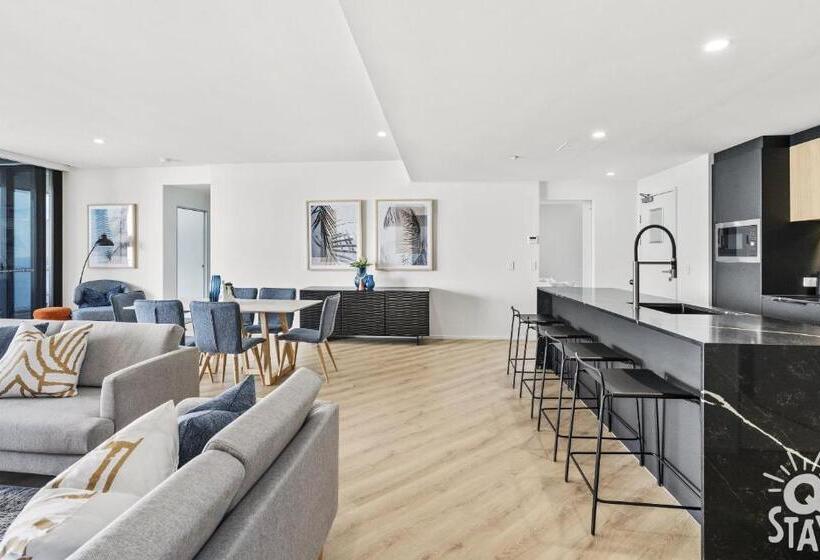 شقة 4 غرف, Circle On Cavill   Apartment Stay Private