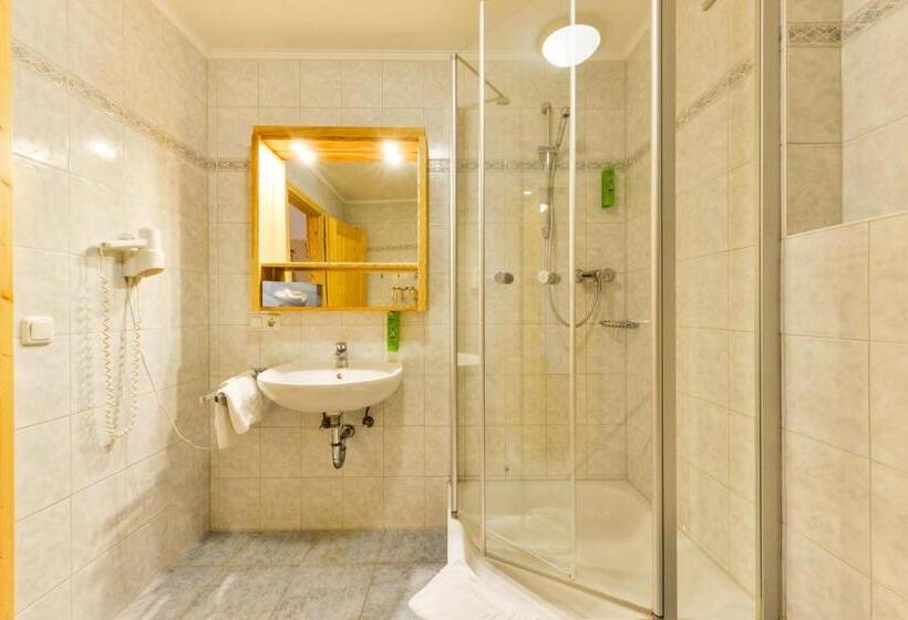 Номер Стандарт Трехместный, Landhotel Und Gasthof Kirchberger