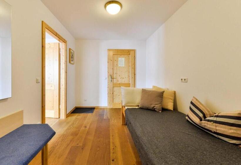 Номер Стандарт Трехместный, Landhotel Und Gasthof Kirchberger