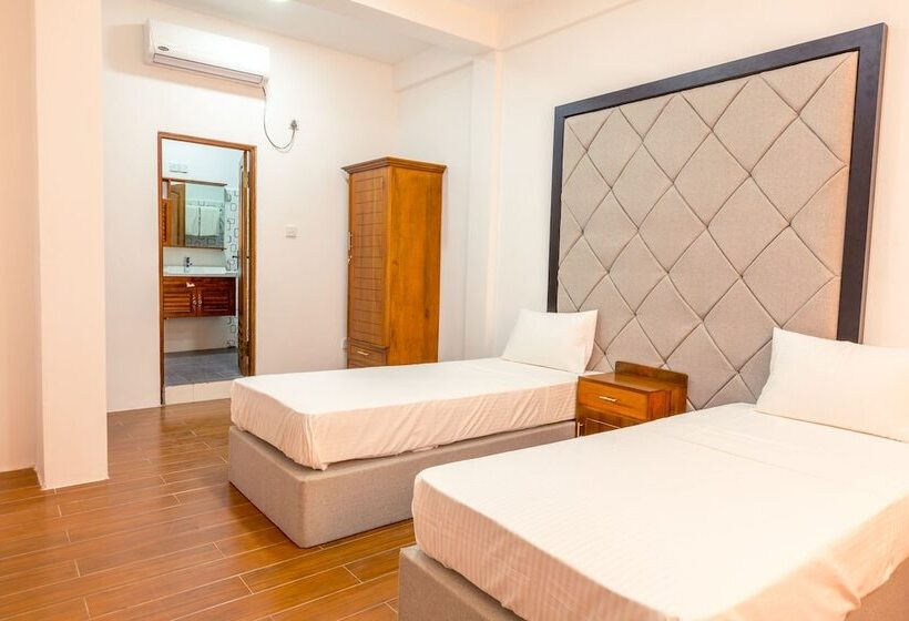 Номер Deluxe, Metro Port City