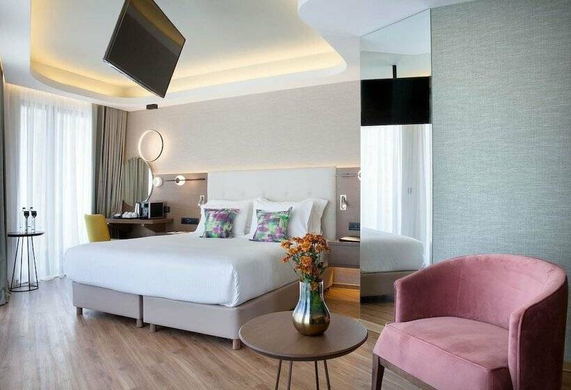주니어 스위트 도시 전망, Wyndham Athens Residence