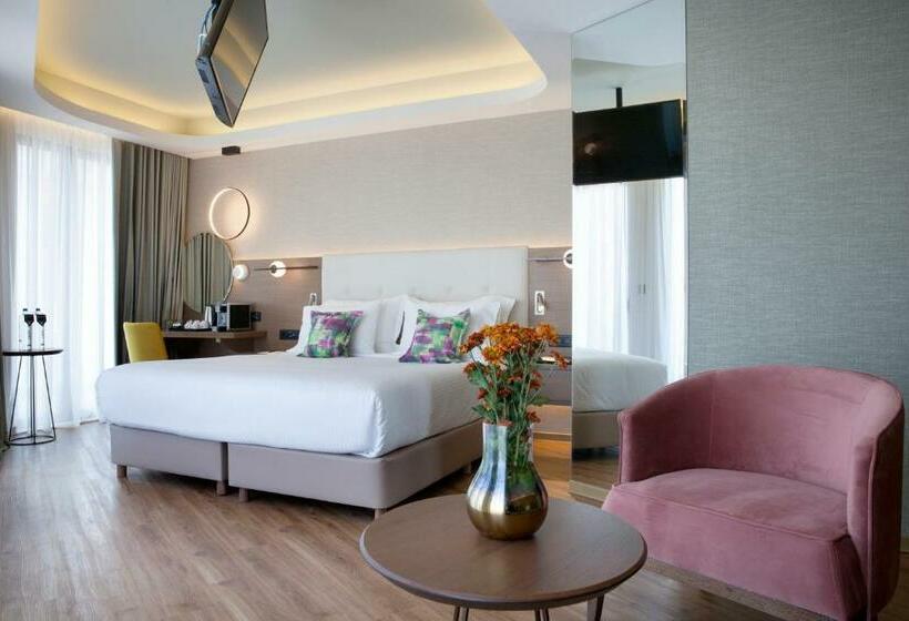 주니어 스위트 도시 전망, Wyndham Athens Residence