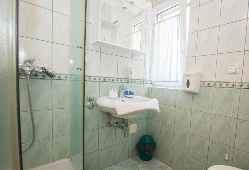 חדר סטנדרט לארבעה, Bed And Breakfast Helena