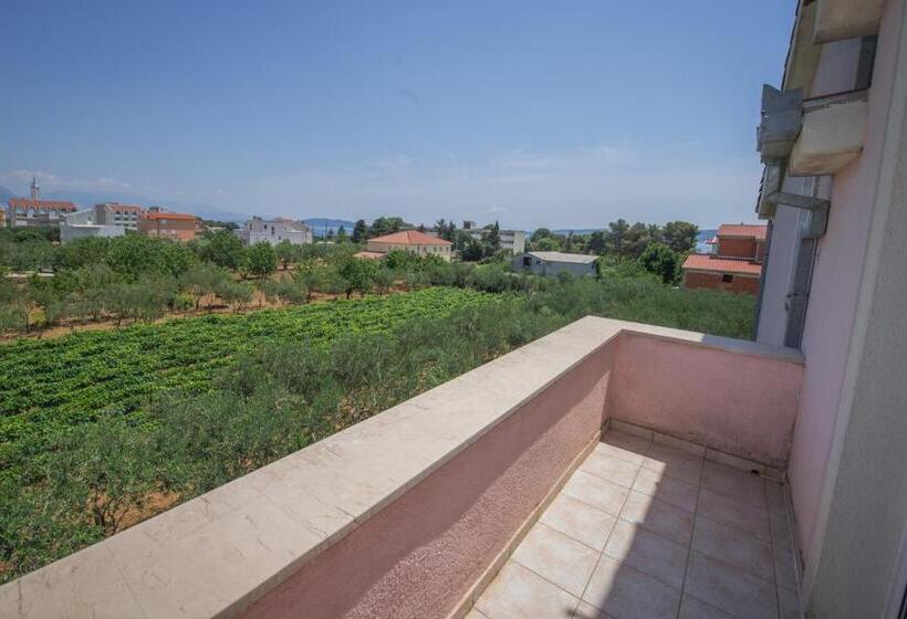 חדר סטנדרטי לשלושה עם נוף, Bed And Breakfast Helena