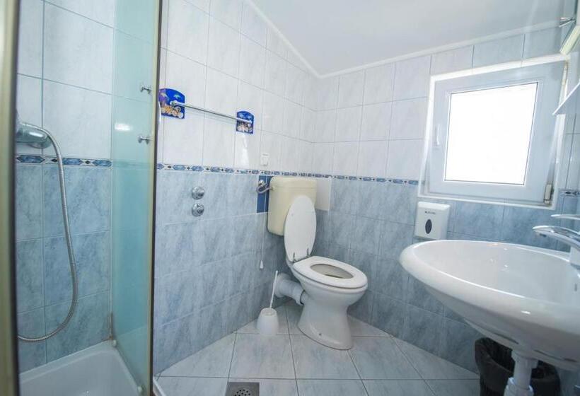 חדר סטנדרטי לשלושה עם נוף, Bed And Breakfast Helena