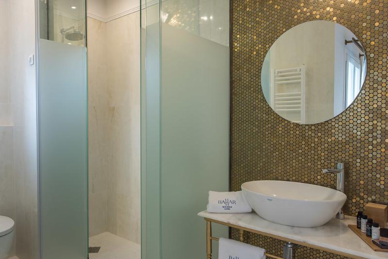 غرفة تنفيذية, Bahar Boutique