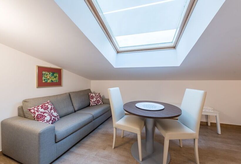 اتاق استاندارد چهار تخته, Flora