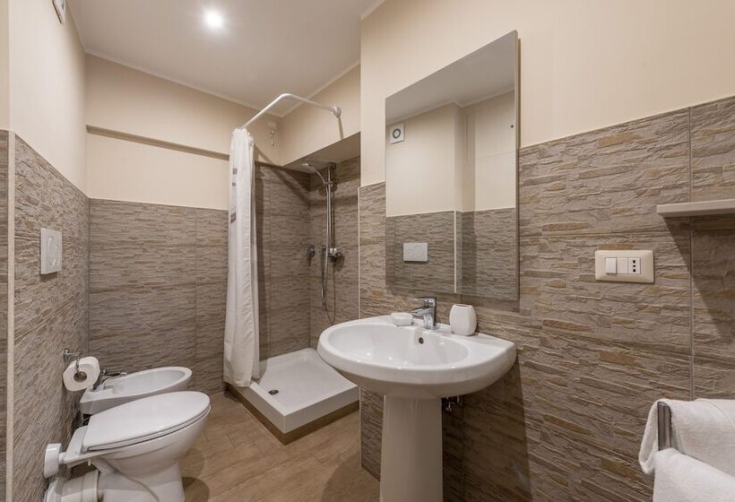 اتاق خانوادگی, Flora