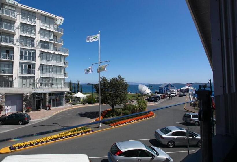 חדר דלוקס עם מיטת קינג, Sidney Waterfront Inn & Suites