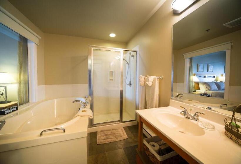 סוויטת דלוקס נוף לים, Sidney Waterfront Inn & Suites