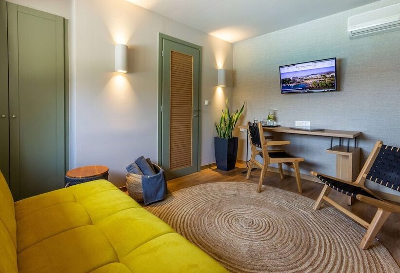 فيلا غرفتين نوم مطلة على البحر, Mirabello Bay Luxury Resort